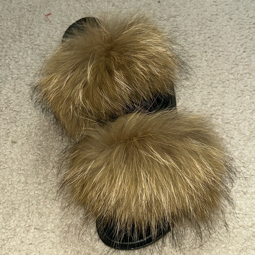 🌼Genuine fur slides size 9 Brand new never worn✨